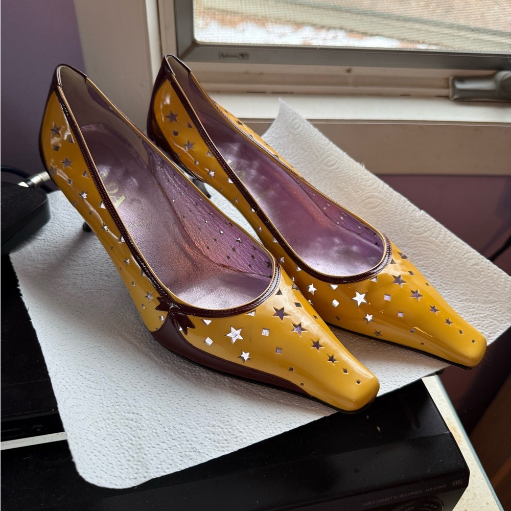 Prada Patent Leather Cutout Stars Yellow & Maroon Heels SS2000 EU 39.5 US 9-9.5